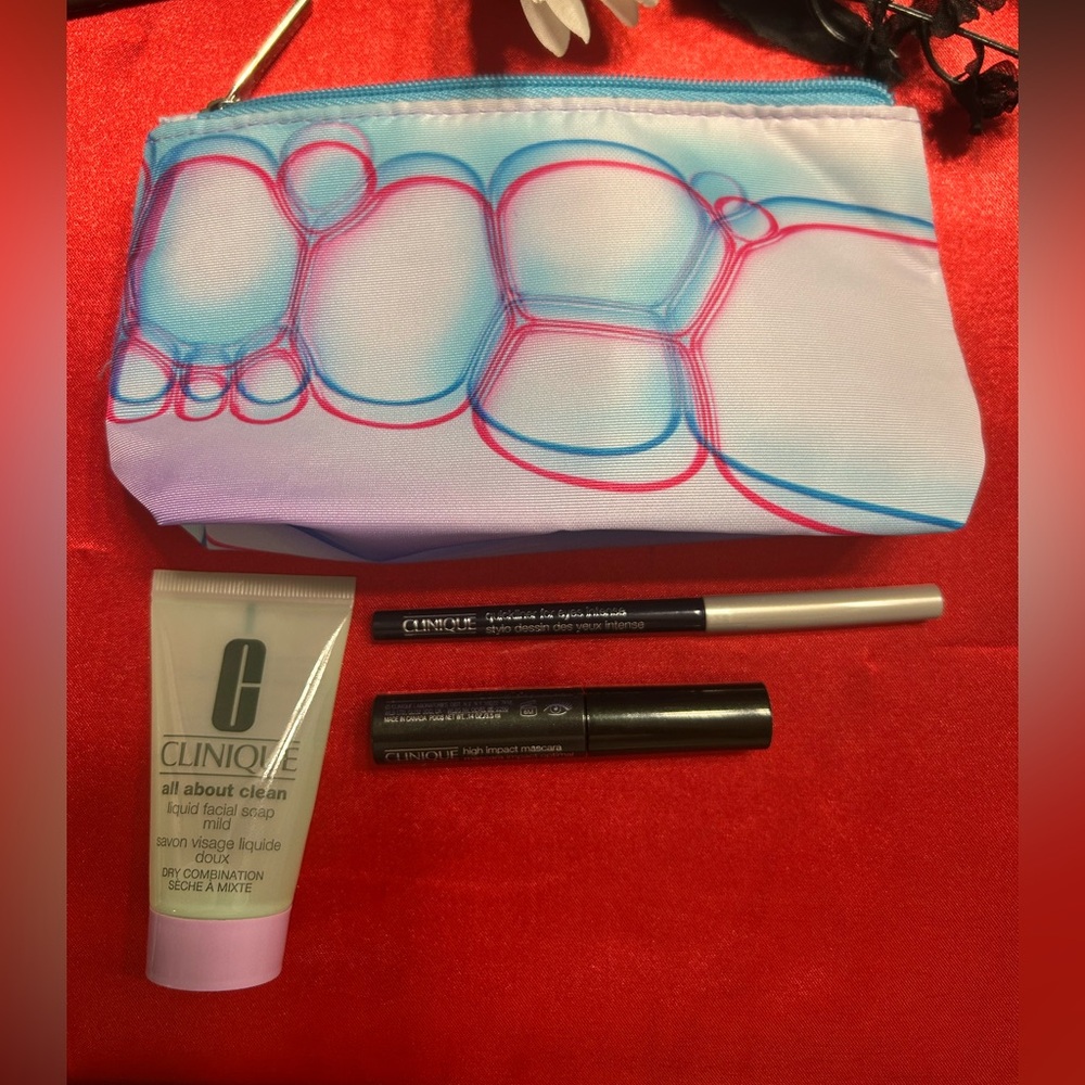 CLINIQUE Beauty Bundle Bag (Liquid Facial Soap, Quickliner Black, Mascara Black)